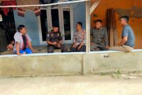 Sambangi Warga Kanit Binmas Polsek Kotabaru Polres Karawang Berikan Himbauan Kamtibmas