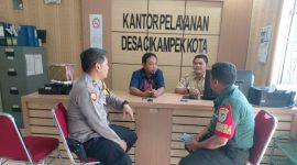 Ajak Kantibma  Bhabinkamtibmas Polsek Cikampek Polres Karawang Bersama Babinsa
