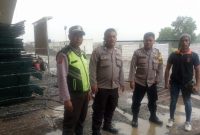 Polsek Telukjambe Barat Polres Karawang Berpatroli ke Stasiun KCJB DK 43