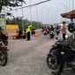 Kapolsek Klari Polres Karawang Berupaya Menugaskan Personil Untuk Melaksanakan Gatur Lalin Antisipasi Terjadinya Kemacetan