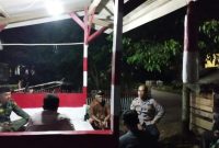 Bhabinkamtibmas Polsek Pakisjaya Polres Karawang Keliling Cek Poskamling Desa 