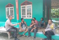 Sosialisasikan Polisi RW Dua Personel Polsek Tempuran Polres Karawang Sambangi Tokoh Pemuda