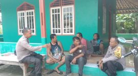 Sosialisasikan Polisi RW Dua Personel Polsek Tempuran Polres Karawang Sambangi Tokoh Pemuda