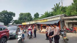 Bentuk Pelayanan Sat Samapta Polres Karawang Laksanakan PAM Keberangkatan Haji