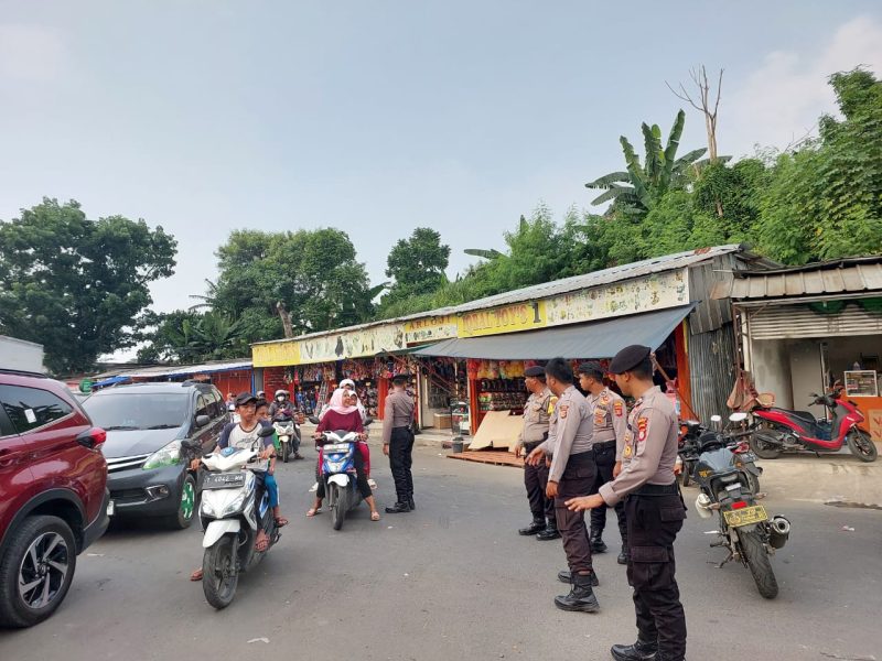 Bentuk Pelayanan Sat Samapta Polres Karawang Laksanakan PAM Keberangkatan Haji