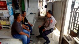 BhabinKamtibmas Polsek Rengasdengklok Polres Karawang Sambangi Kantor Desa Binaan Dalam Bentuk Sinergitas