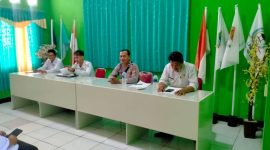 Bhabinkamtibmas Polsek Rengasdengklok Polres Karawang Hadiri Rapat Minggon Desa Kampung Sawah
