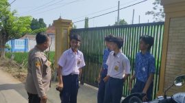 Personil Polsek Tirtajaya Polres Karawang Berikan Arahan dan Pembinaan Kepada Siswa SMP Negeri 3 Tirtajaya 