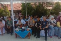 Hadirnya Kapolsek Tegalwaru Polres Karawang di Acara Perpisahan Diapresiasi Siswa 
