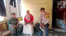 Bhabinkamtibmas Polsek Telagasari Polres Karawang Bersama dengan Babinsa Menyambangi Warga Desa