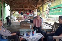 Kapolsek Tempuran Polres Karawang Lakukan Silaturahmi Kepada Kepala Desa Lemahkarya