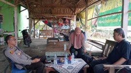 Kapolsek Tempuran Polres Karawang Lakukan Silaturahmi Kepada Kepala Desa Lemahkarya