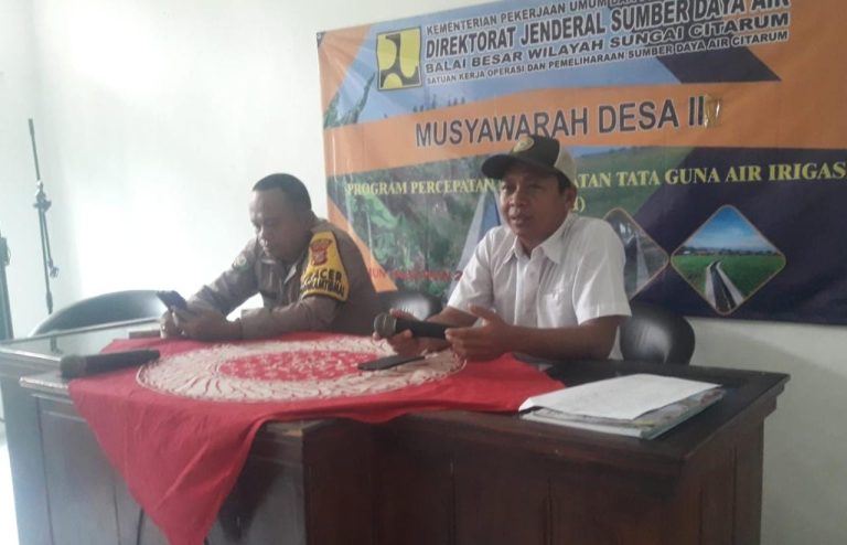 Bhabinkamtibmas Polsek Tempuran Polres Garut Hadiri Giat Minggon Desa di Lemahduhur
