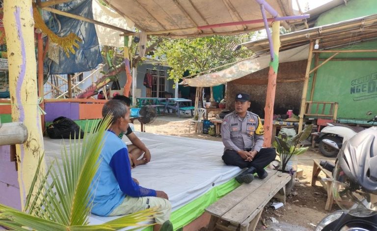 Bhabinkamtibmas Polsek Tempuran Polres Karawang Lakukan Giat Sambang Kepada Warga Kalen Asem