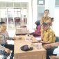 Jalin Silaturahmi Kapolsek Rawamerta Polres Karawang Bersama Tokoh Masyarakat