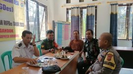 Begini Cara Bhabinkamtibmas Polsek Rengasdengklok Polres Karawang Saat Sambang Desa