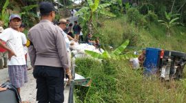 Laka Lantas Tunggal Polsek Banjarwangi Polres Garut Evakuasi Kendaraan