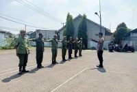 Bhabinkamtibmas Polsek Klari Polres Karawang Berikan Pembinaan Dan Pelatihan Kepada Linmas Desa Cimahi