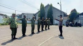 Bhabinkamtibmas Polsek Klari Polres Karawang Berikan Pembinaan Dan Pelatihan Kepada Linmas Desa Cimahi