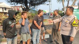 Personil Polsek Klari Polres Karawang Melaksanakan Pendampingan Operasi Anak Jalanan Yang Digelar Oleh Sat Pol PP Kecamatan Klari