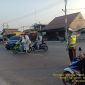 Pelayanan Anak Sekolah Polsek Cikampek Polres Karawang Gatur Rawan Pagi di Depan Pupuk Kujang 