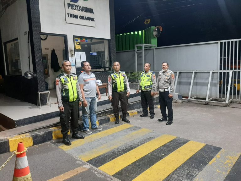 Patroli Prekat Polsek Cikampek Polres Karawang Pengarahan Security Obvit Depo Pertamina Dawuan 