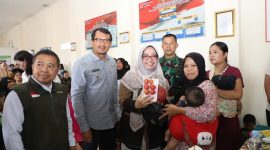 Ditjen Hortikultura RI Bagikan 250 Paket Sayuran dan Tanaman Obat di Kelurahan Margawati dan Sukanegla Garut kota