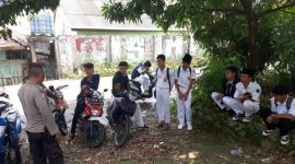 Personil Polsek Tegalwaru Polres Karawang  Ingatkan Pelajar Taat Hukum dalam Giat Operasi Bina Kusuma Lodaya