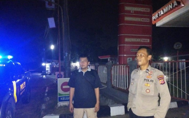 Bripka Johan anggota Unit Reskrim Polsek Pedes Polres Karawang Patroli Kring Serse