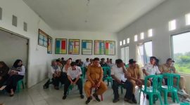 Rapat Minggon Desa Kutakarya Kec Kutawaluya Dihadiri Anggota Bhabinkamtibmas Polsek Rengasdengklok Polres Karawang
