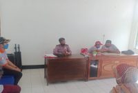 Kanit binmas Polsek Telagasari Polres Karawang Ikut Rapat Minggon Desa Kalisari 