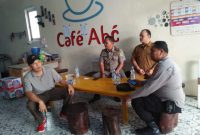 Bhabinkamtibmas Polsek Pakisjaya Polres Karawang Berikan Himbauwan Kamtibmas Kepada Tokoh Masyarakat Pakisjaya 