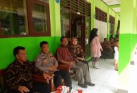 Personil Polsek Tirtajaya Polres Karawang Hadiri Undangan Perpisahan Siswa SMPN 2 Tirtajaya 