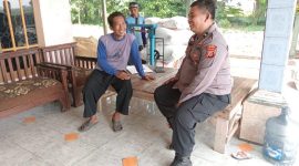 Bhabinkamtibmas Polsek Rawamerta Polres Karawang Patroli Dialogis Dengan Petani Desa 