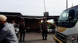Polsek Batujaya Polres Karawang Turunkan Anggota Antisipasi Gangguan Kamseltibcar Lantas di Pagi Hari
