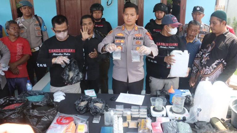Polisi RW Polres Karawang Ungkap Peredaran Produksi Narkoba Jenis Sintetis 