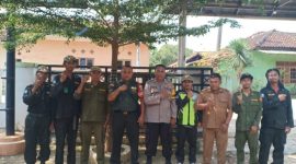Bhabinkamtibmas Polsek Telagasari Polres Karawang Beri Pelatihan Kepada Linmas