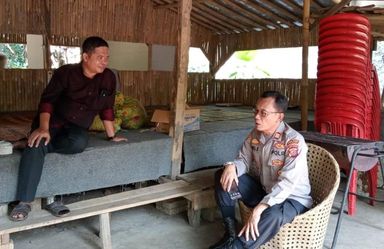 Kades Pancakarya Dapat Kunjungan Kapolsek Tempuran Polres Karawang Jaga Kondusifitas Jelang Pemilu 2024