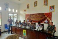 Sinergitas TNI-POLRI Hadiri Rapat Pleno Rekapitulasi DPHP Tingkat Desa Cimahi Kecamatan Klari