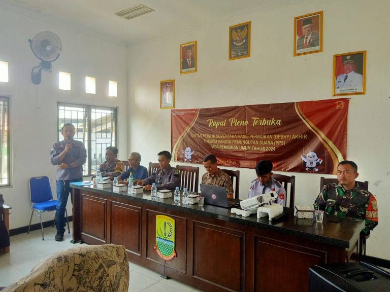 Sinergitas TNI-POLRI Hadiri Rapat Pleno Rekapitulasi DPHP Tingkat Desa Cimahi Kecamatan Klari