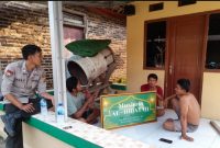 Bhabinkamtibmas Polsek Majalaya Polres Karawang Silaturahmi Dengan Warga Sampaikan Himbauan Kamtibmas