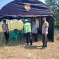 Polsek Ciampel Polres Karawang Pasang Spanduk Himbauan di Pagar Commisioning KCJB
