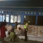 Bhabinkamtibmas Desa Cikalong Polsek Cikampek Polres Karawang Monitoring Penyaluran Bantuan Pangan Beras Bulog Kepada Warga