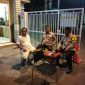 Bhabinkamtibmas Polsek Telukjambe Polres Karawang  Ngawangkong di Pos Security Perum Cluster City View