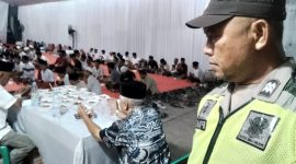 Polisi CAKET Polsek Klari Polres Karawang Aiptu H. Karna Melaksanakan PAM Monitoring Kegiatan Istighosah