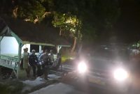 Bhabinkamtibmas Polsek Jatisari Polres Karawang Bersama Masyarakat Desa Mekarsari  Tingkatkan Ronda Malam 