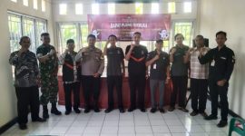 Pelaksanaan Kegiatan Sinergitas Polisi Caket Bhabinkamtibmas Polsek Jatisari Polres Kaarawang Dengan TNI 