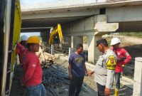 Bhabinkamtibmas Polsek Ciampel Polres Karawang Sambangi Pekerja Proyek KCJB