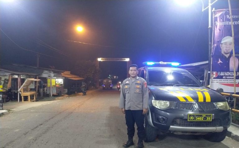 Personil Patroli Polsek Tirtajaya Polres Karawang Terus Menciptakan Kamtibmas di Wilayahnya Pada Malam Hari 