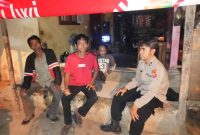 Bhabinkamtibmas Polsek Rengasdengklok Polres Karawang Berikan Himbauan Kamtibmas Kepada Warga Desa Cibanteng